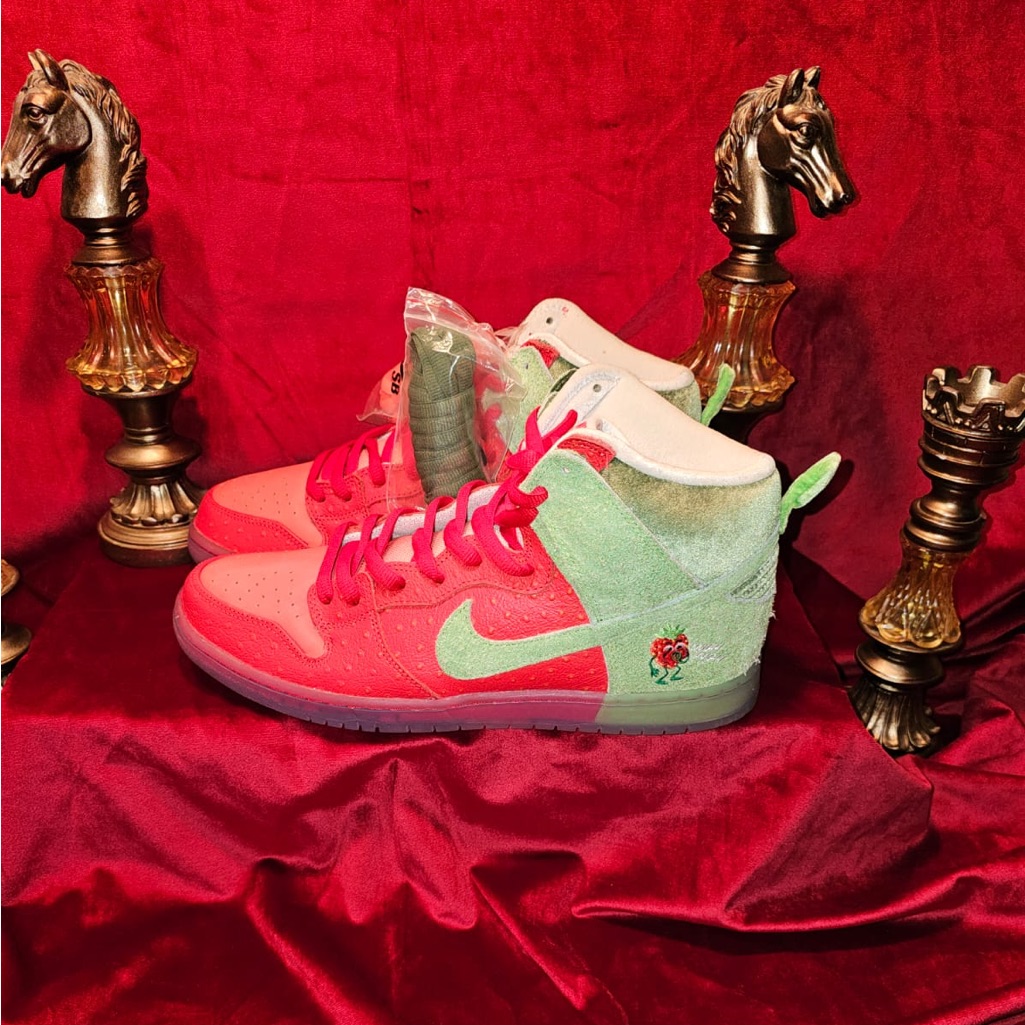 Brand New Nike Dunk High Strawberry Cough